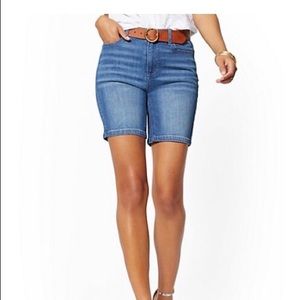 7” high waisted denim Bermuda shorts